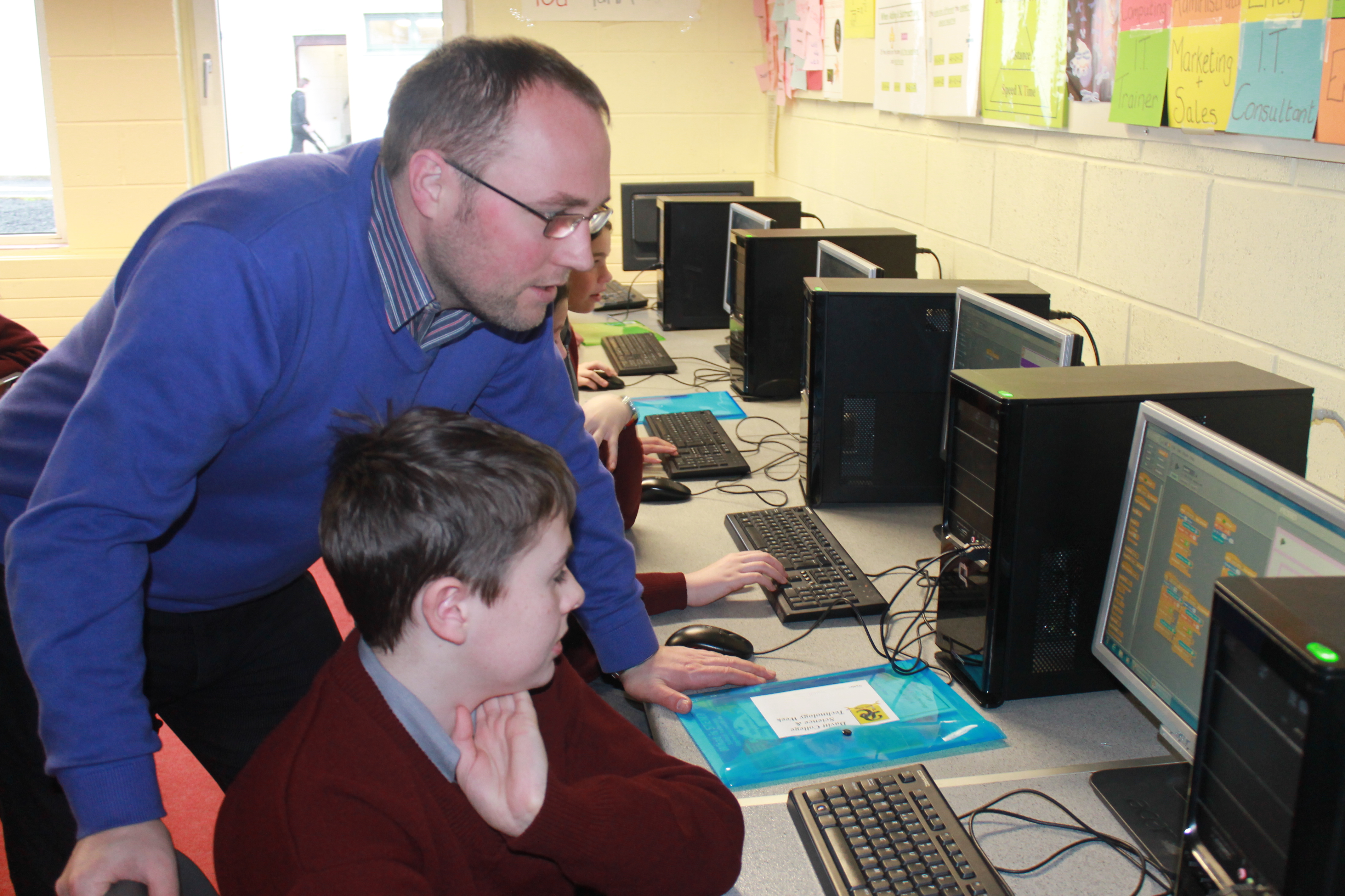 Mr. Niall O’Connor, ICT & Maths Teacher explains a computer program to Conal Lynch from Breaffy National School during the Computer Programming Section of Science & Technology Week at Davitt College